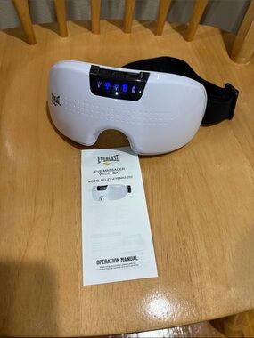 Everlast White and Black Eye Massager with Heat and Vibration